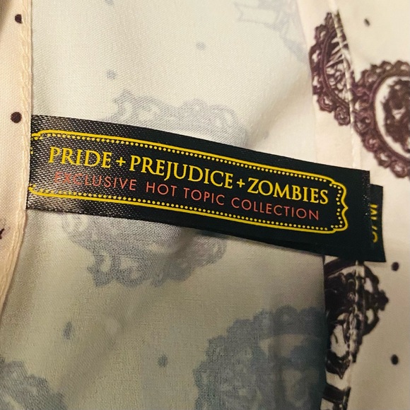 Zombies racer back tank size S/M 🖤 - Picture 9 of 10